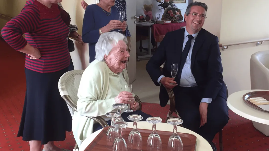 Aux Sables-d’Olonne, la doyenne des Français Marie-Rose Tessier fête ses 113 ans