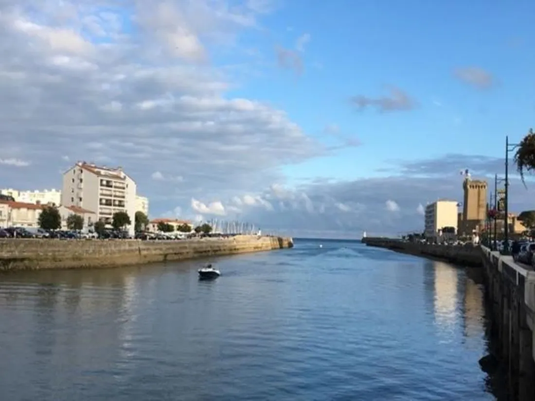 Le chenal de Port Olonna
