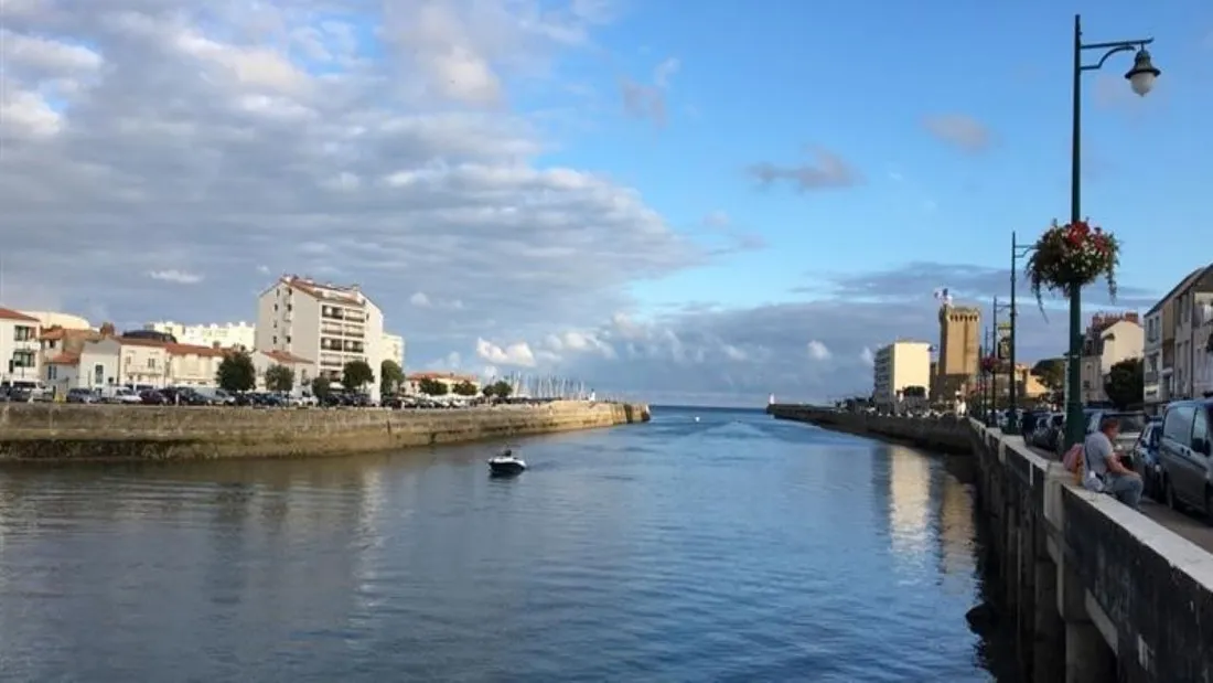 Le chenal de Port Olonna