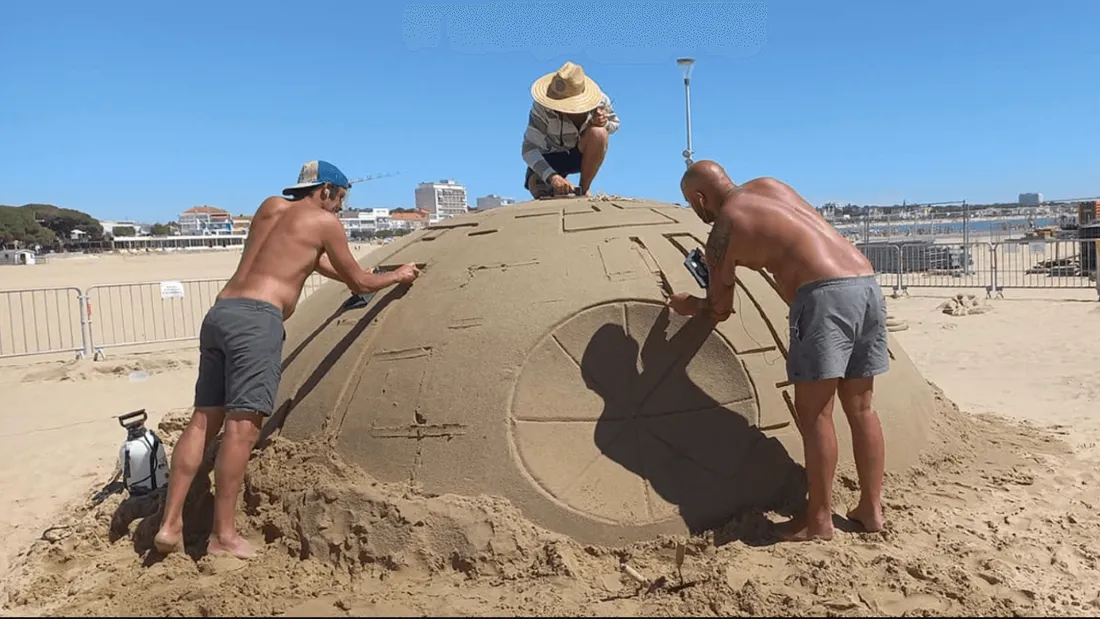Royan : des sculptures de sable émergent sur la plage de la Grande Conche 