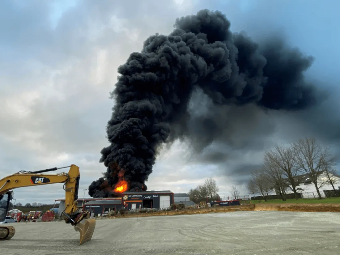 Loire-Atlantique : un important incendie en cours à Joué-sur-Erdre