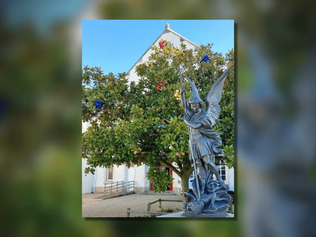 Vendée: la justice ordonne le retrait d'une statue de Saint-Michel au nom de la laïcité