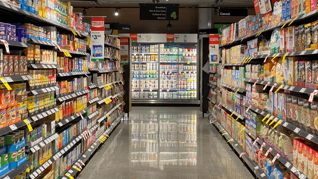 Gaspillage : un supermarché britannique supprime la date de consommation sur 500 produits
