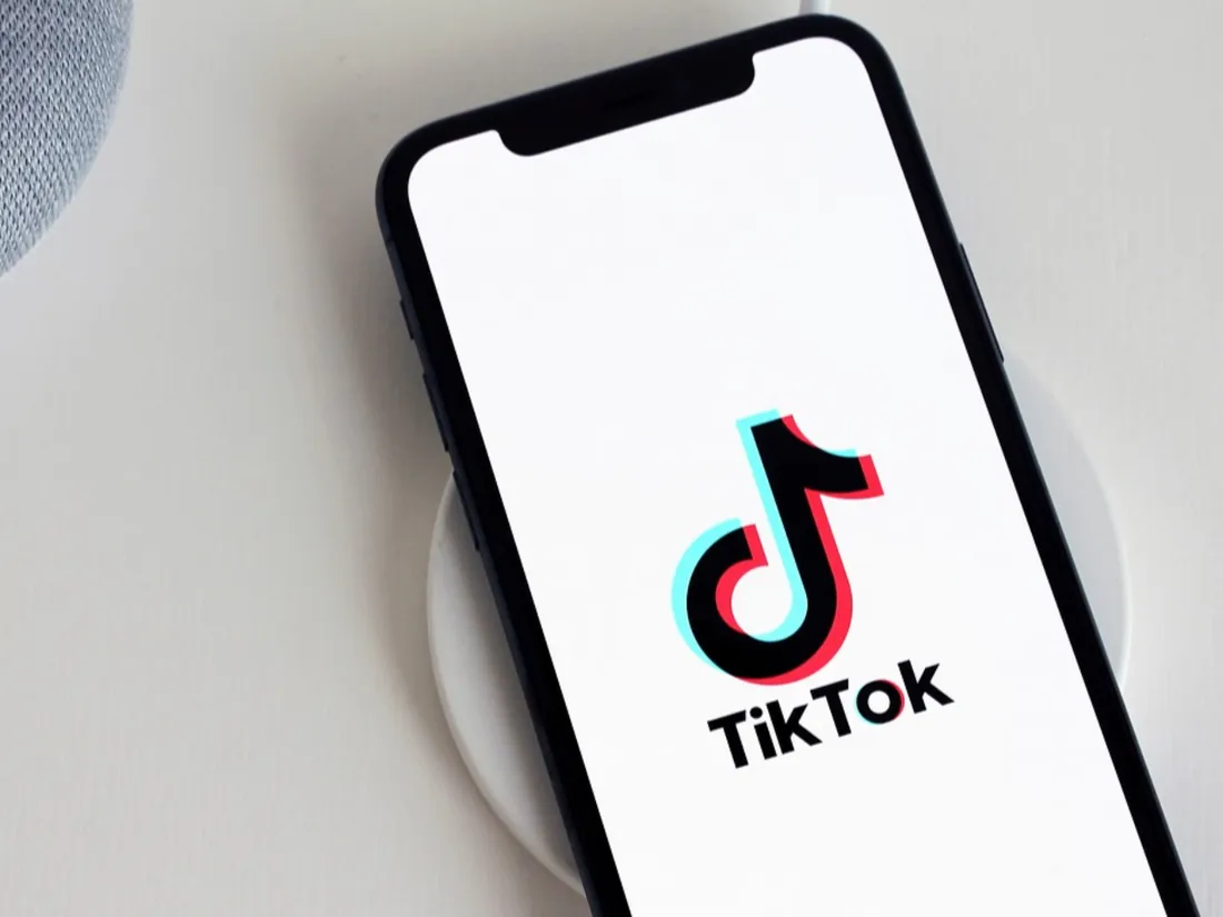 Sur TikTok, un lien est envoyé vers le site du 3018 à toute personne qui signale un harcèlement.