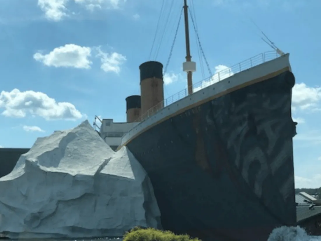 La réplique d'un iceberg s'est effondré dans un musée dédié au Titanic