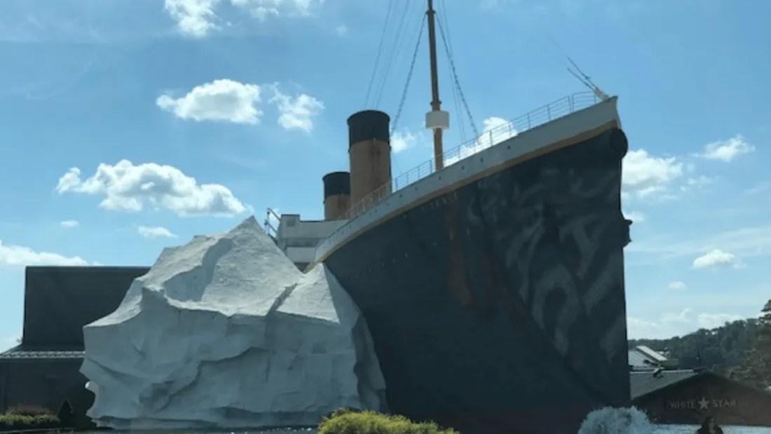 La réplique d'un iceberg s'est effondré dans un musée dédié au Titanic