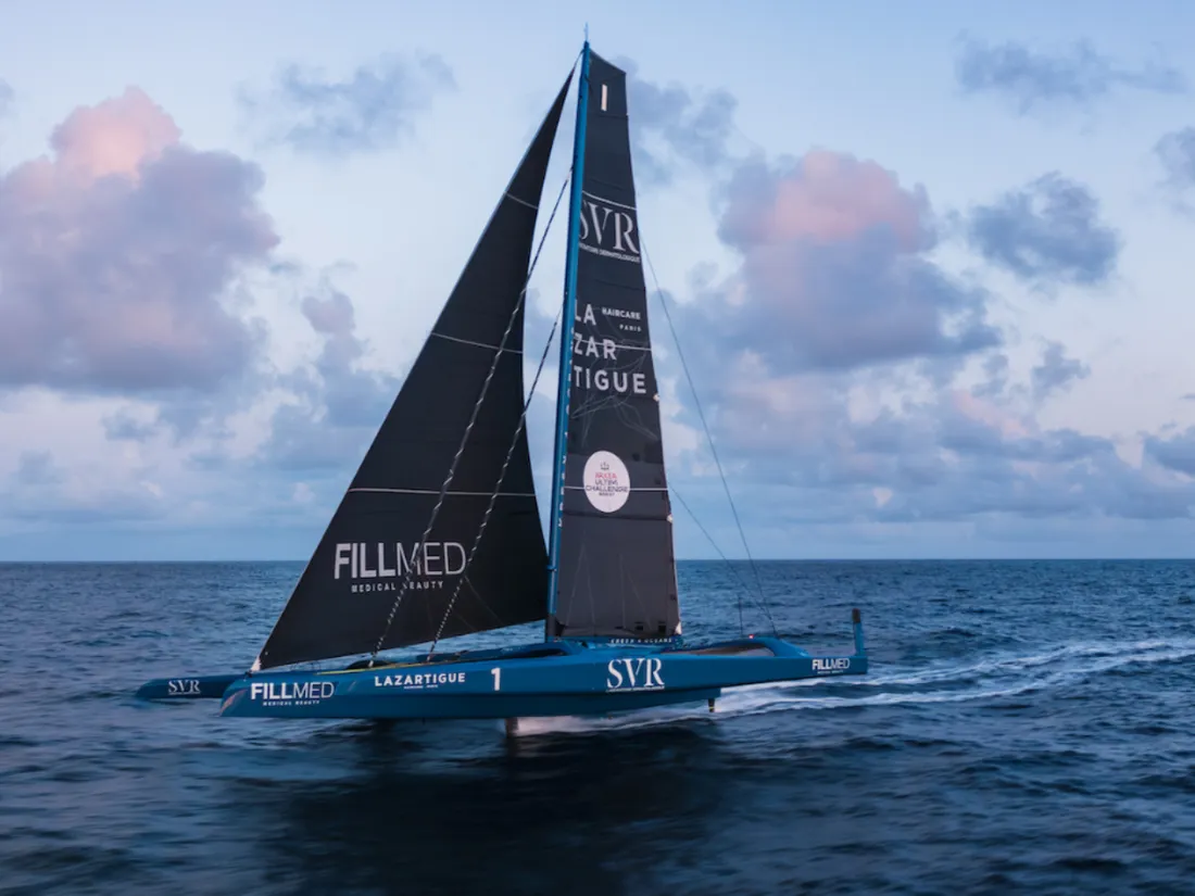 Le maxi-trimaran SVR-Lazartigue de Tom Laperche