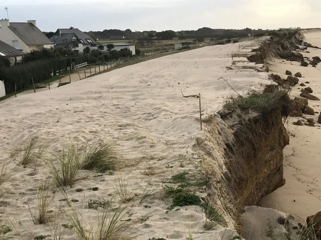 La dune du Lehan et les habitations en 2020.
