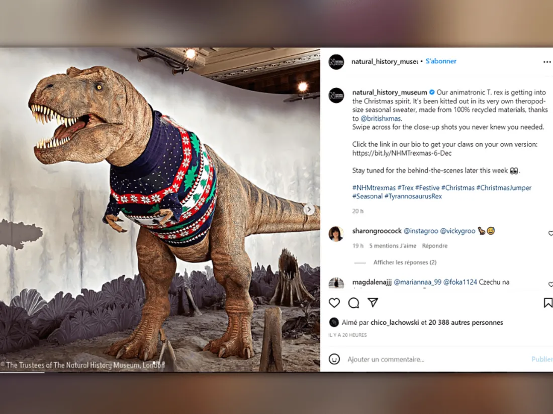 Un T-rex du Musée d’histoire naturelle de Londres, vêtit d’un pull de Noël !