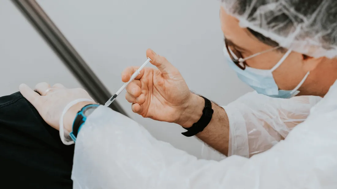 Un Italien tente de se faire vacciner avec un faux bras en silicone 