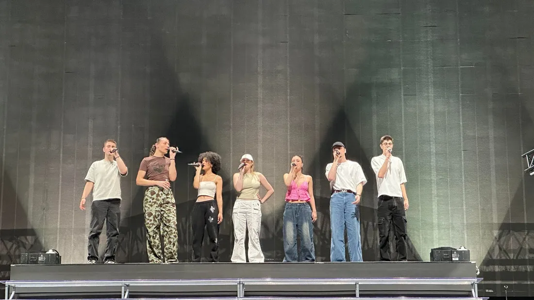 La troupe en pleine répétitions à la Reims Arena