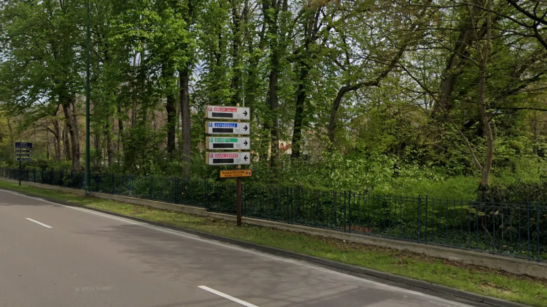 Panneaux des parking à Reims