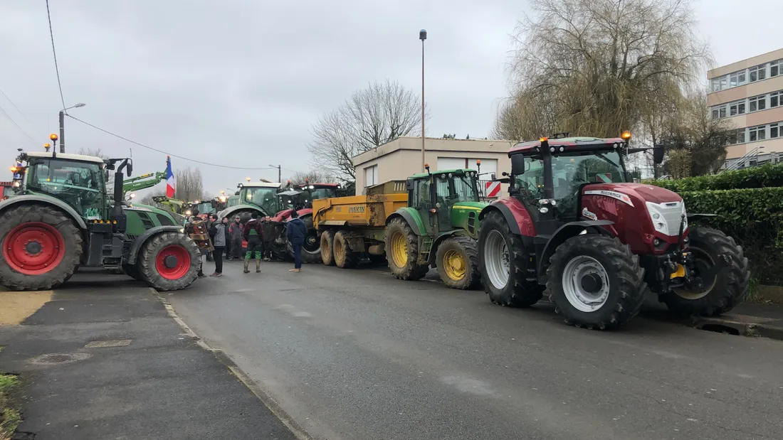 Agriculteurs devant la DDT