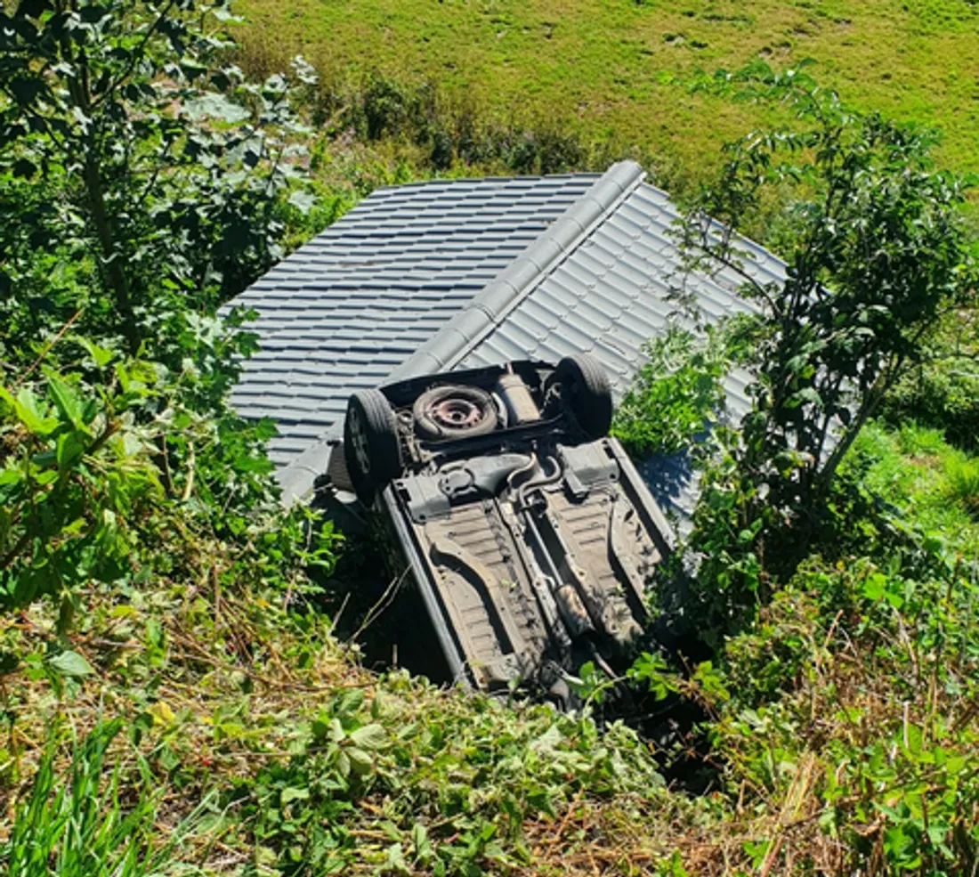 VL retournée Tournavaux