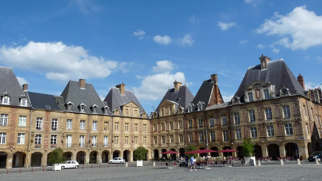 Charleville place ducale