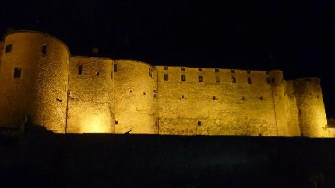 Chateau fort Sedan nuit