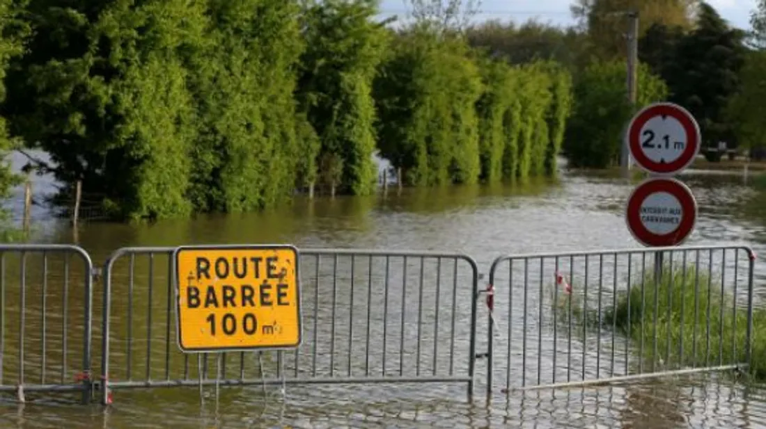 Des routes toujours coupées en raison des crues