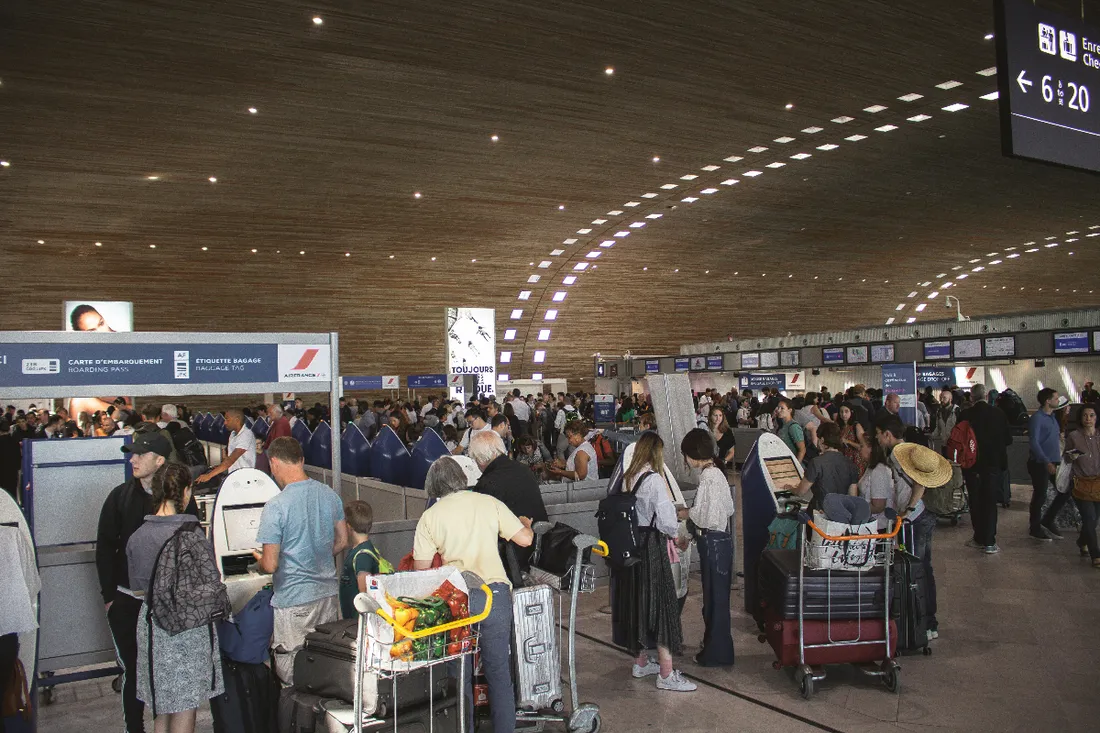 Grève des contrôleurs aériens : Perturbations majeures dans les aéroports français
