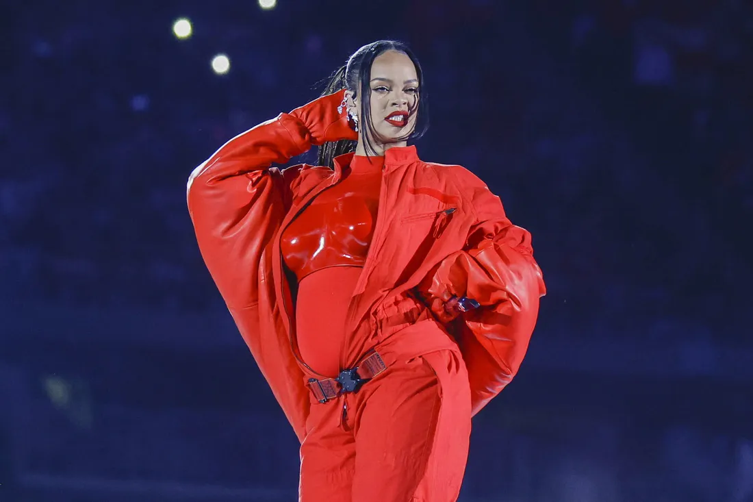 Rihanna dévoile sa grossesse lors du Superbowl