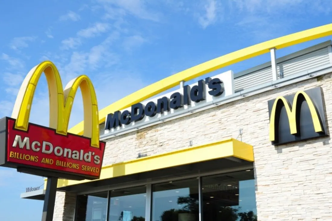 Alerte sanitaire : Un décès et plusieurs cas d'intoxication liés à une bactérie chez McDonald's 