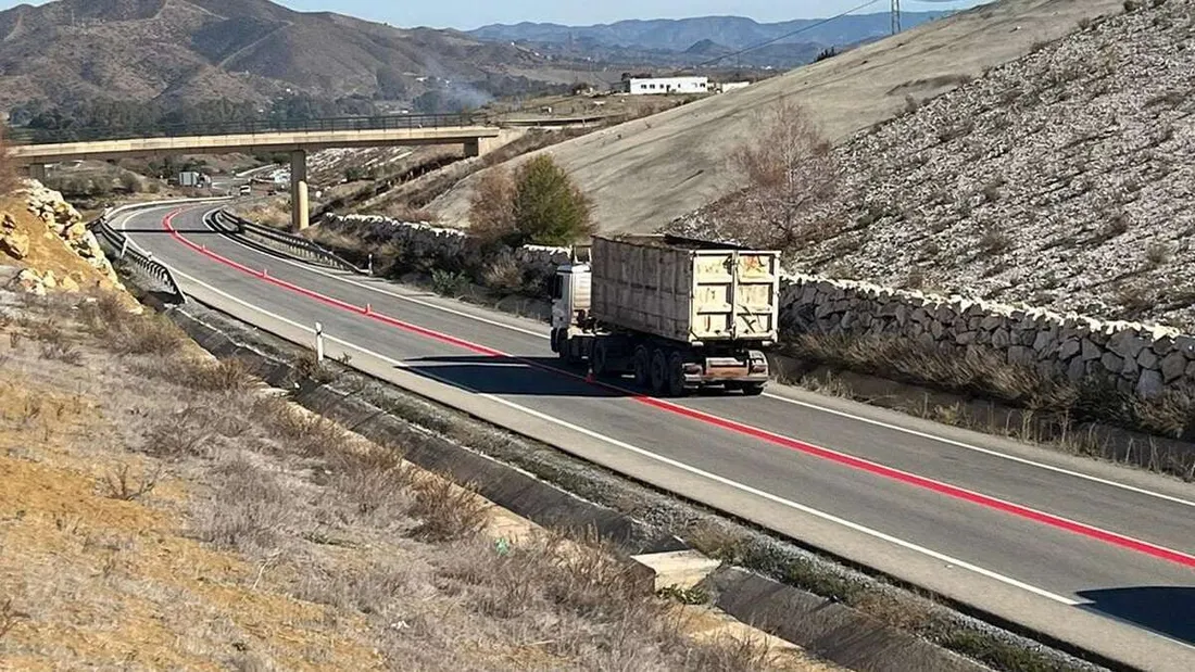 Routes en rouge : l'Espagne teste un marquage innovant pour la sécurité
