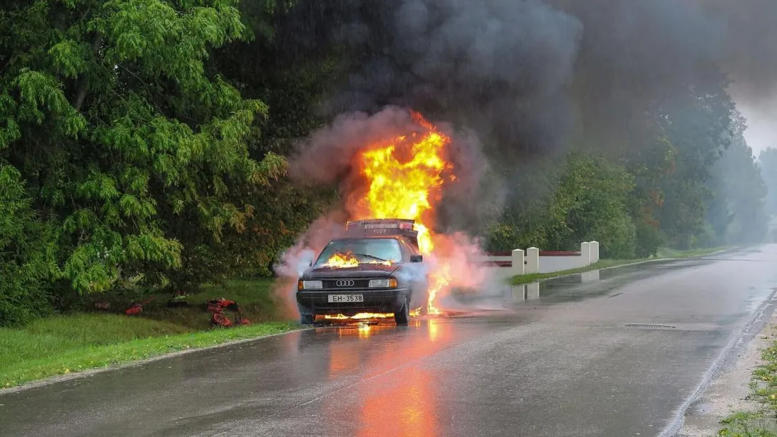 Drame : près une dispute sur la route l'un des automobilistes brûle à l'essence l'autre !