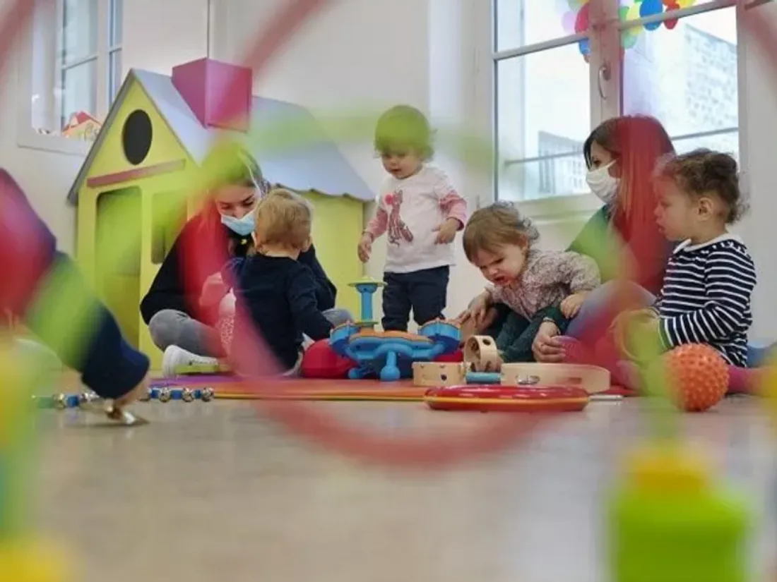 Par manque de vigilance, un enfant de 2 ans s'est échappé d'une crèche dans  les Yvelines - Elle