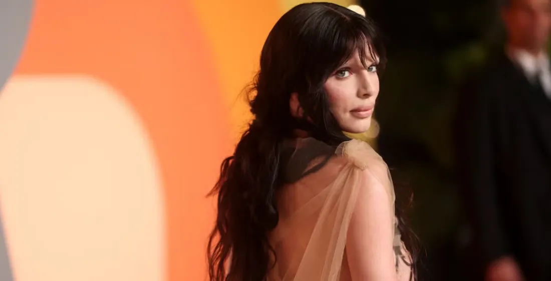Julia Fox sur le tapis rouge avec une tenue osée inspirée de Bianca Censori