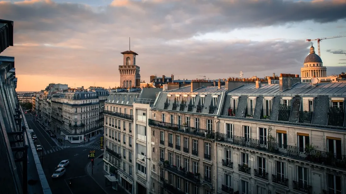 L'Exode parisien: Pourquoi la ville lumière perd-elle ses habitants ?