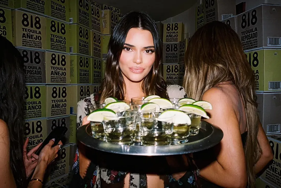 Découvrez pourquoi le Tequila 818 de Kendall Jenner fait scandale à Coachella !