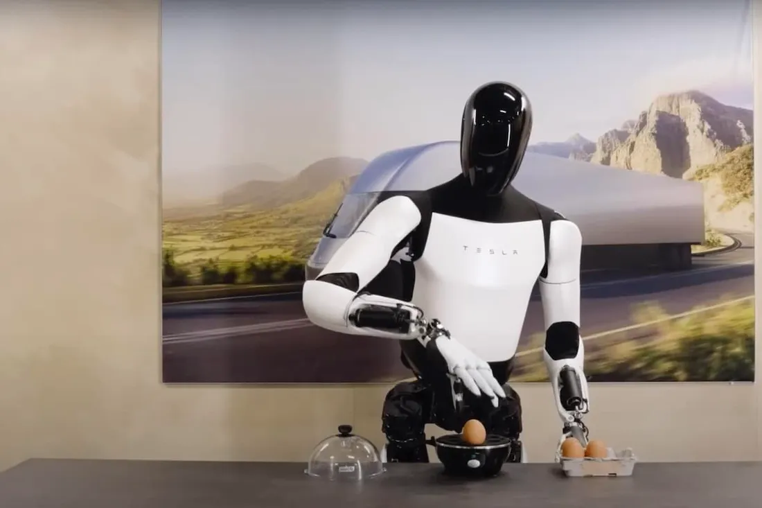 Le robot de Tesla se lance à la conquête de l'extérieur