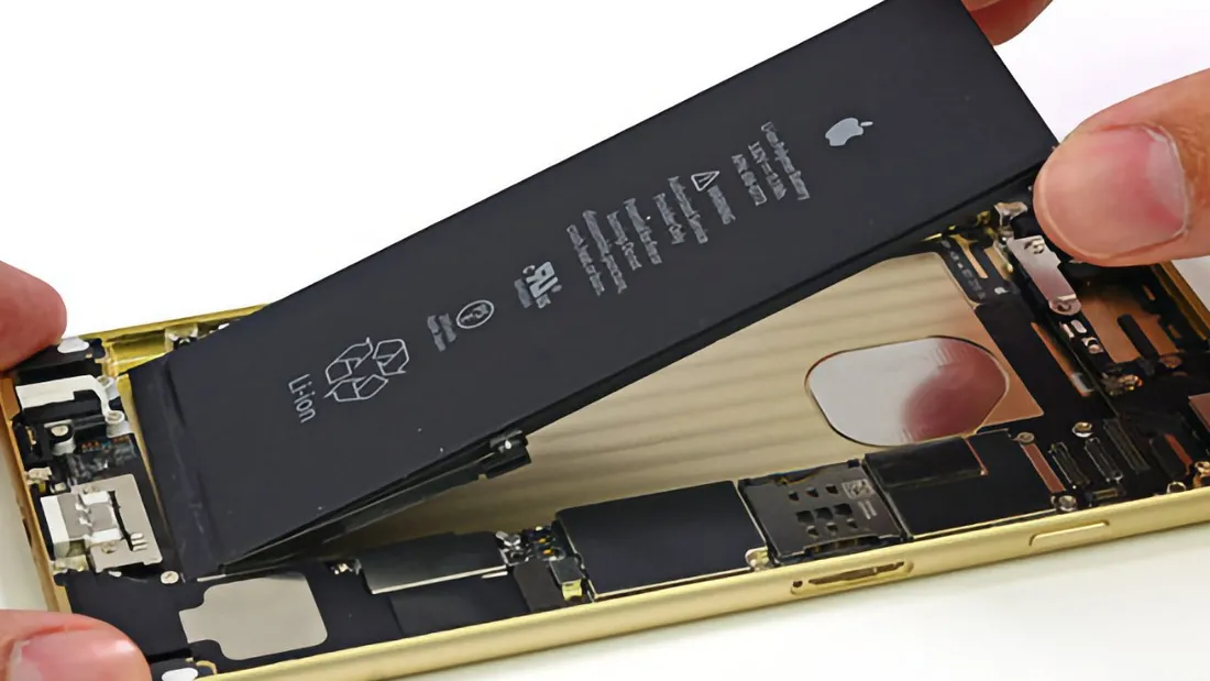 Augmentation des coûts de remplacement de la batterie d'un Apple