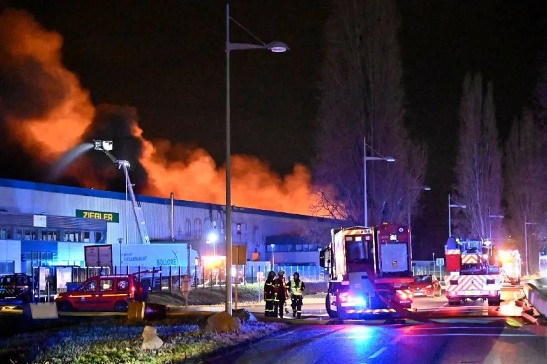 Rouen en alerte après l'incendie de Bolloré Logistics