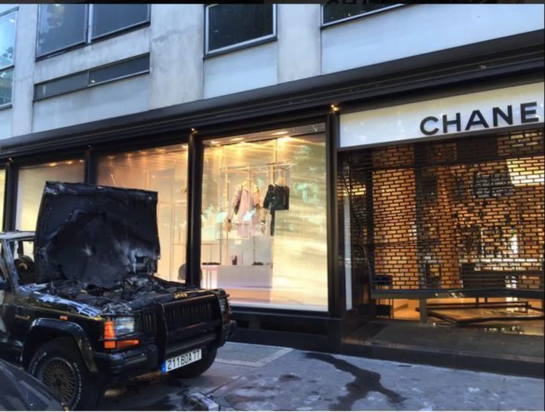 Braquage spectaculaire d'une boutique Chanel à Paris avec une voiture bélier