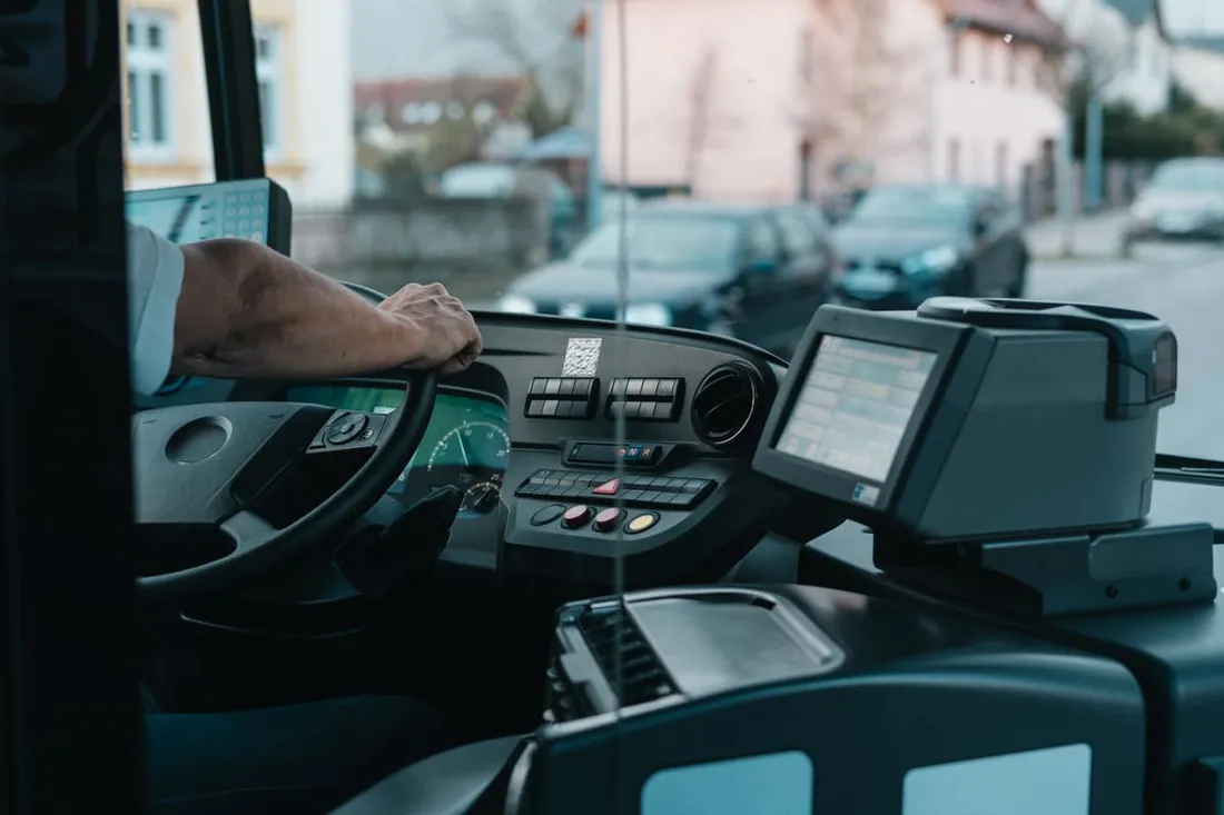 Un chauffeur de bus menacé de mort « J’en ai marre des gens comme vous, bougnoules et renois »