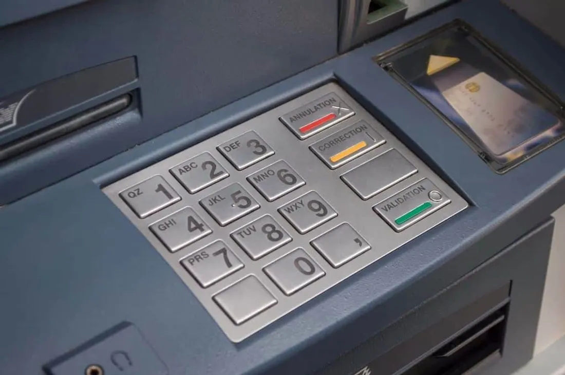Les distributeurs automatiques de billets disparaissent-ils en France ?