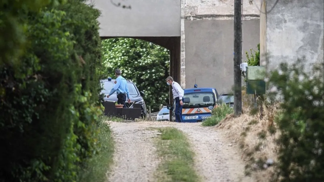 Nîmes ( Gard ) : un couple violemment assassiné est retrouvé dans une voiture