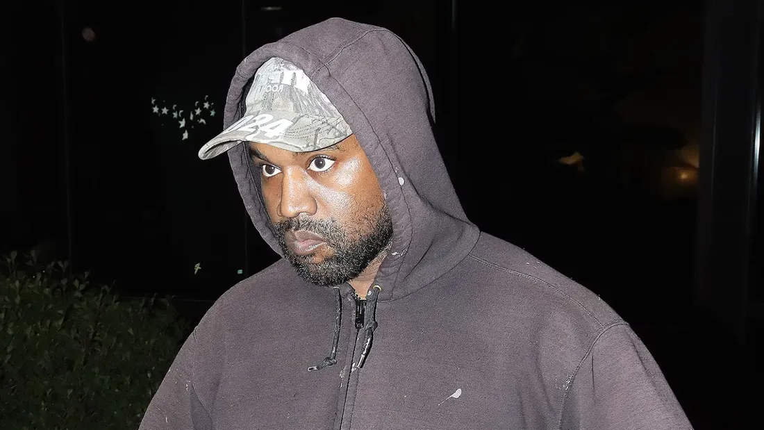 Kanye West s'en prend à un paparazi et lui arrache son téléphone ! (vidéo)
