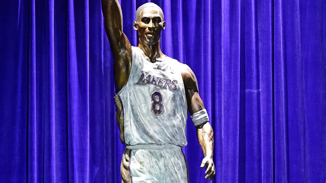 Hommage en bronze pour Kobe Bryant : Une statue aux paroles inspirantes dévoilée