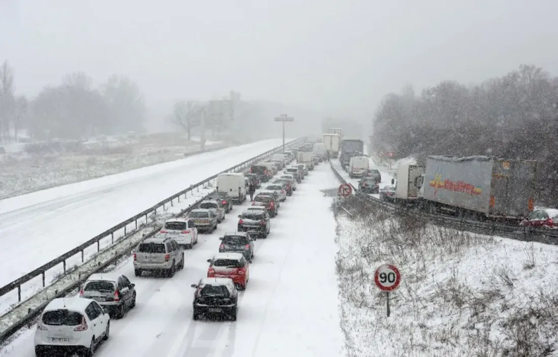 Neige et verglas : 400 à 500 véhicules étaient bloqués pendant deux à trois heures