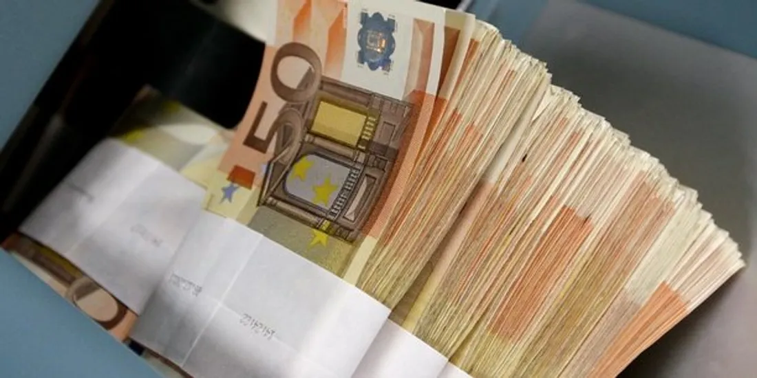 L'Union européenne fixe une limite de 10 000 euros pour les paiements en espèces