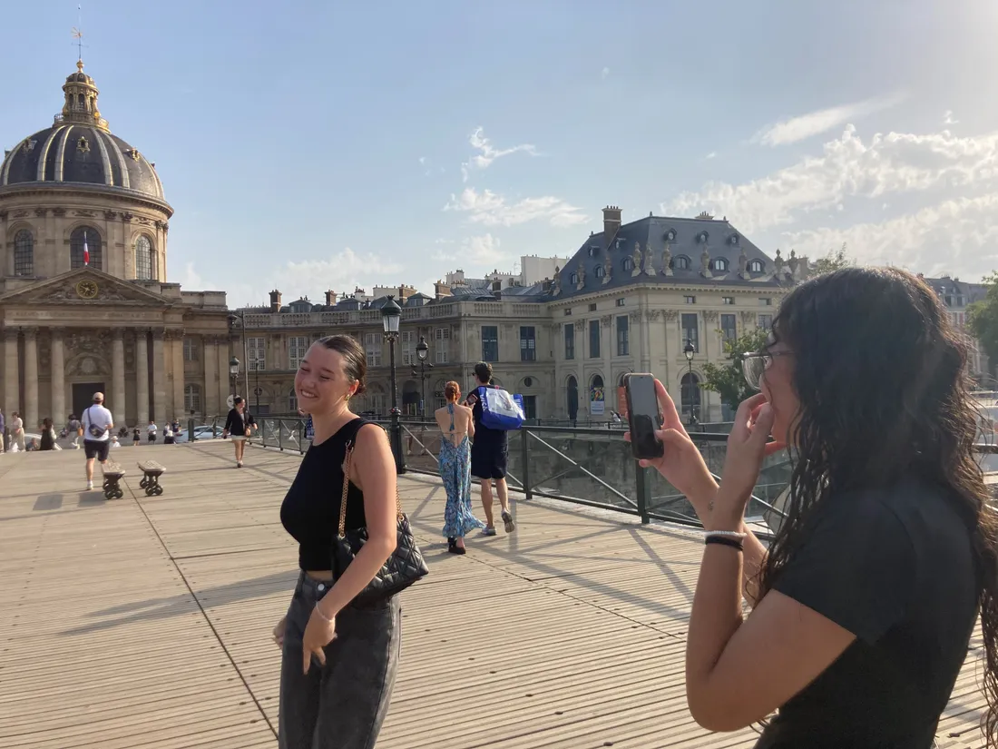 Le Pont des Arts devient le théâtre de la danse après le show d'Aya Nakamura aux JO de Paris 2024