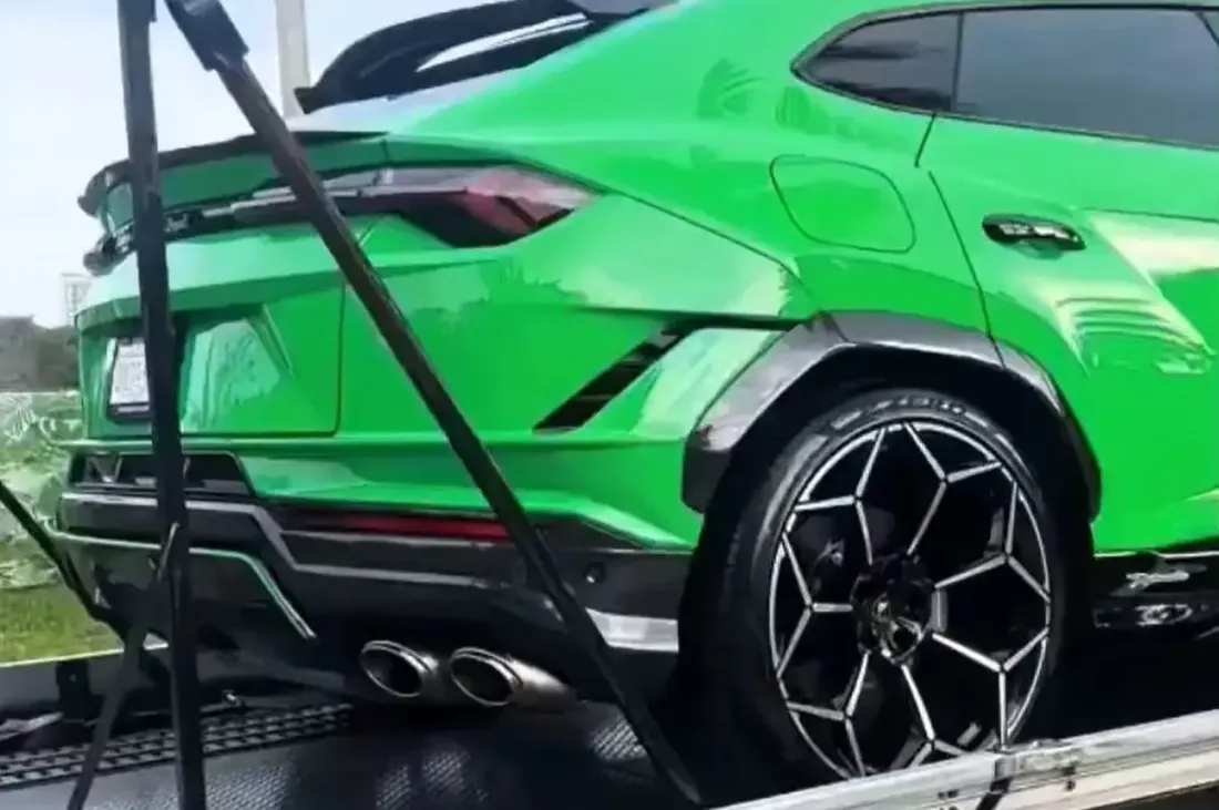 Booba et sa nouvelle Lamborghini Urus à 310k