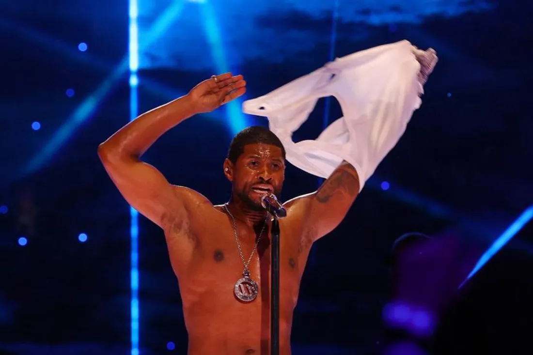 Usher enflamme le Super Bowl avec un show époustouflant et des invités de marque