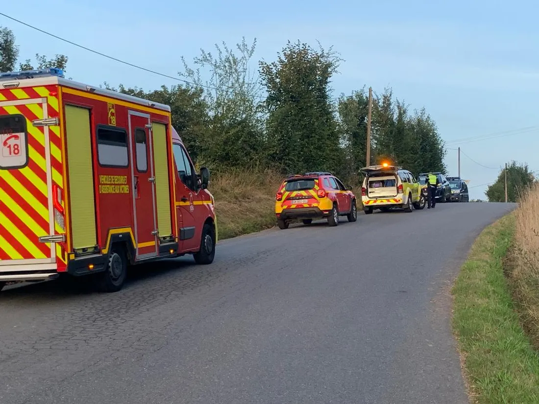 Les pompiers et la gendarmerie sont intervenus au niveau de la route menant à la carrière.