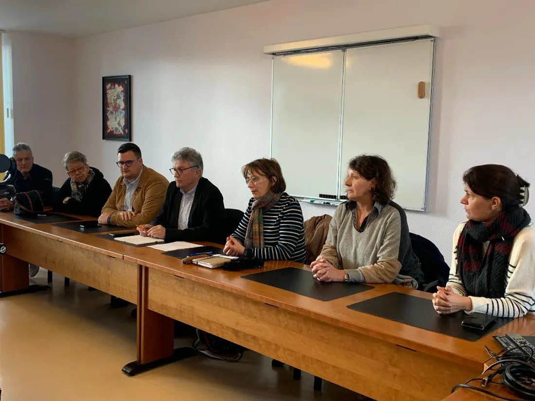 Les élus de la majorité de Vire Normandie mettent la pression sur le Département.
