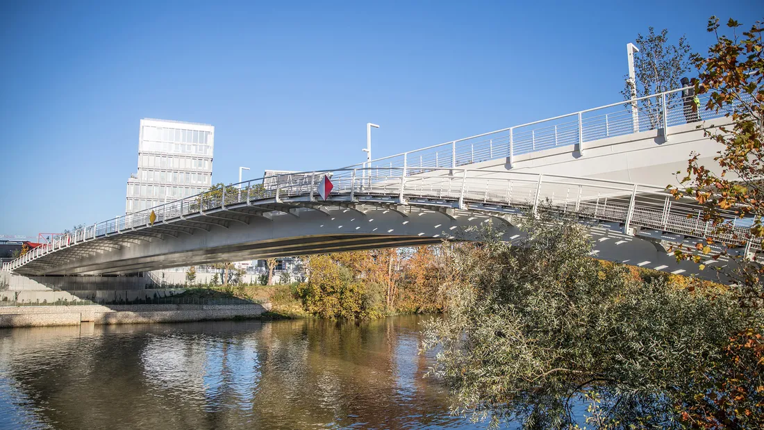 Le pont du Village olympique deviendra le pont Louafi Bouguera, en ...
