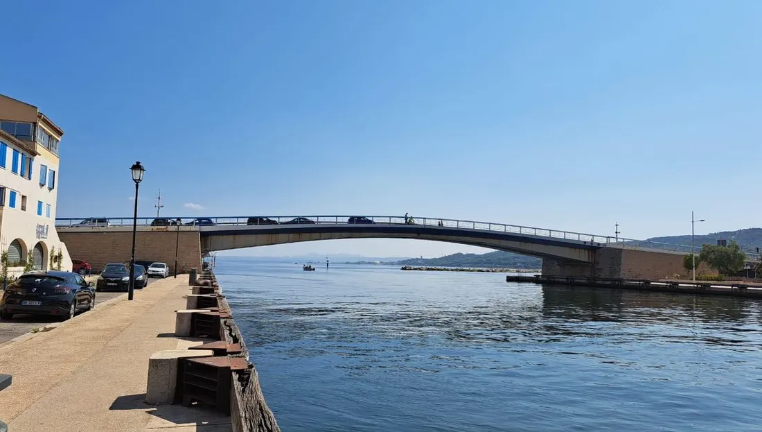 Des Plaisanciers Coincés à Martigues depuis Une Semaine à Cause d'une Panne du Pont Levant