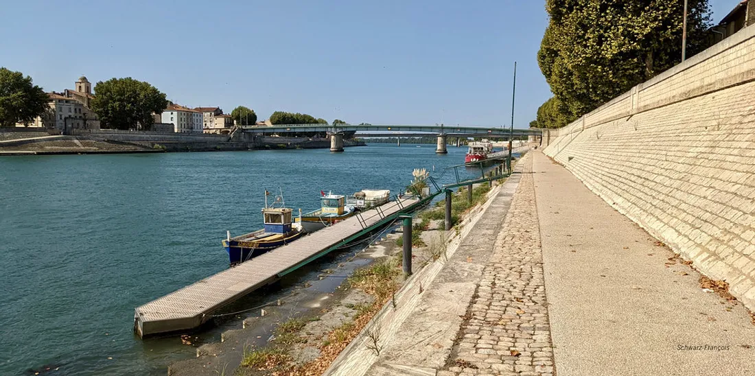 Arles inaugure la première phase de la restauration des quais du Rhône