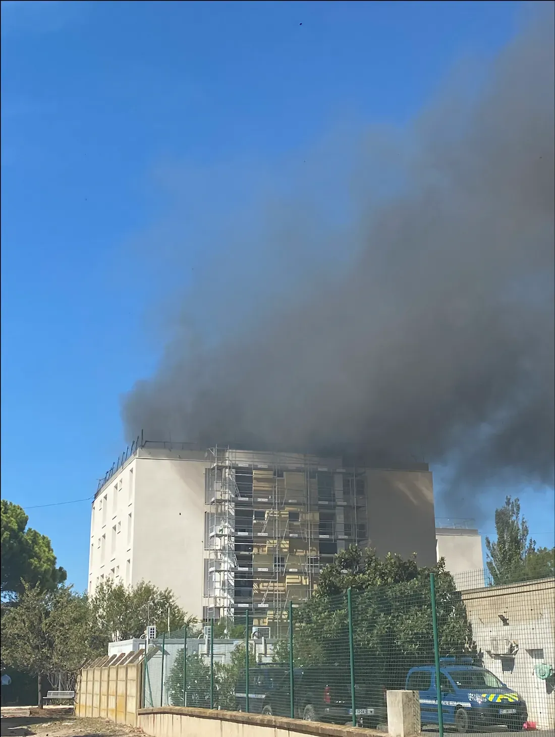Incendie dans un immeuble à Port-Saint-Louis-du-Rhône : deux hospitalisés, 30 évacués
